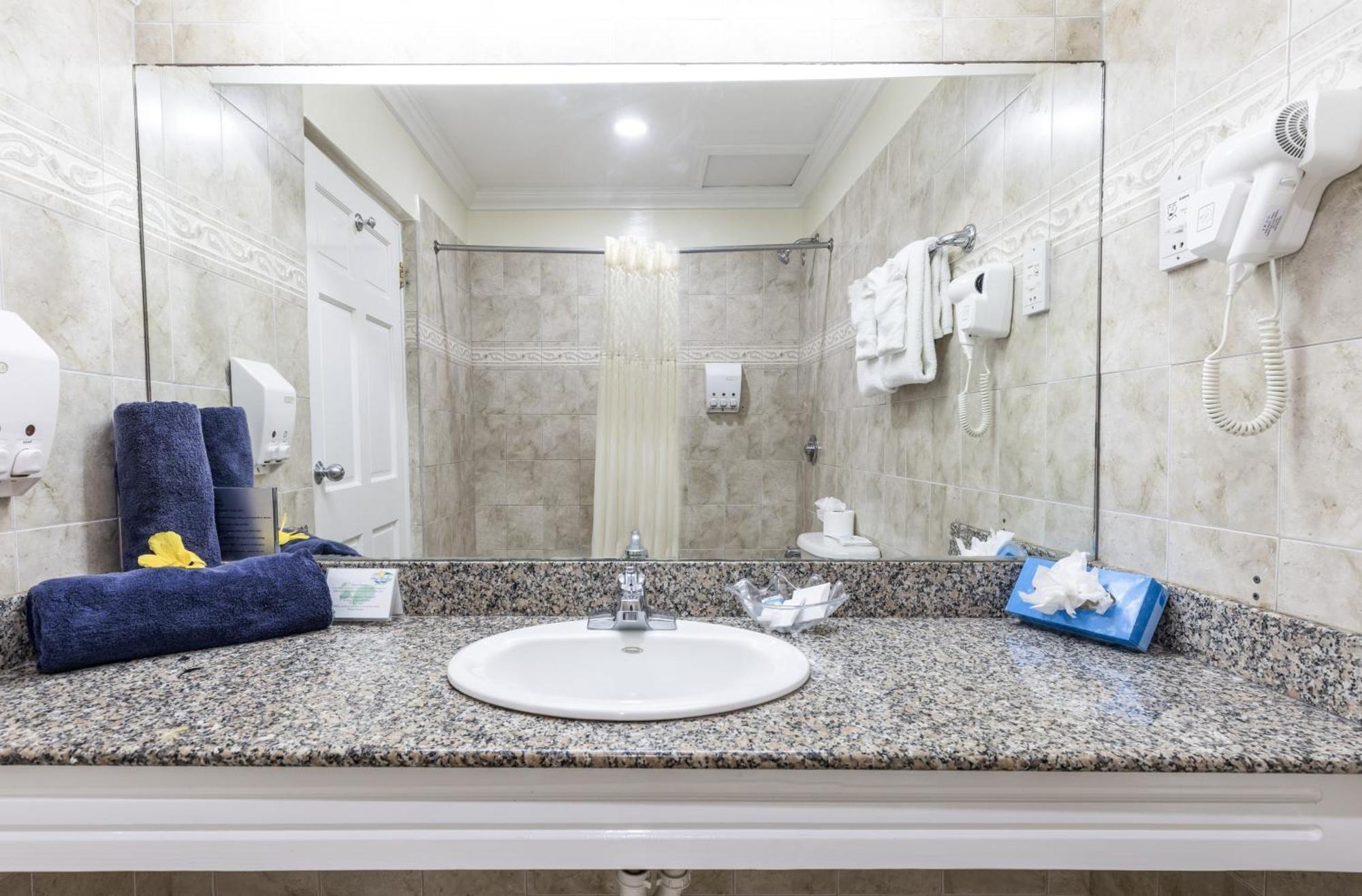 גרוס איילט Bay Gardens Hotel מראה חיצוני תמונה