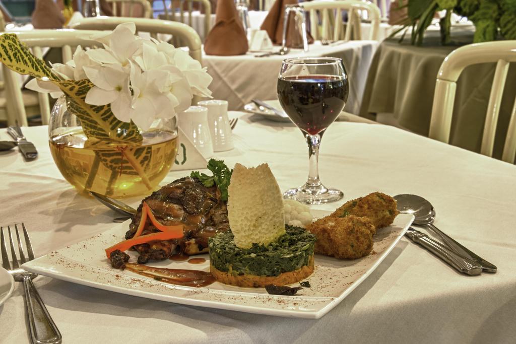 גרוס איילט Bay Gardens Hotel מראה חיצוני תמונה